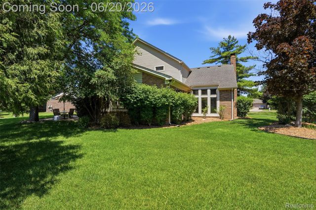 16141 W Blue Skies Drive, Livonia, MI 48154