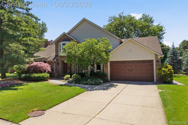 16141 W Blue Skies Drive, Livonia, MI 48154