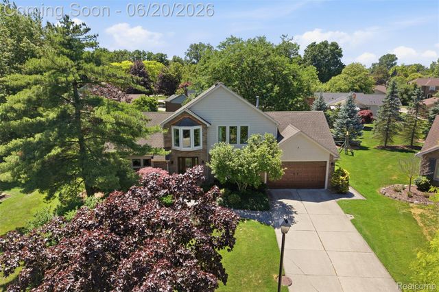 16141 W Blue Skies Drive, Livonia, MI 48154