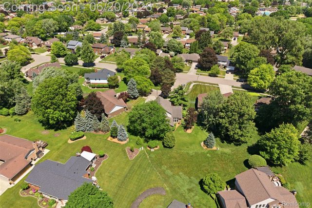 16141 W Blue Skies Drive, Livonia, MI 48154