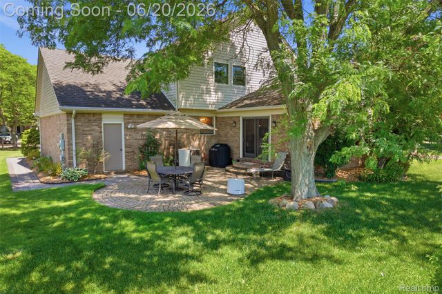 16141 W Blue Skies Drive, Livonia, MI 48154