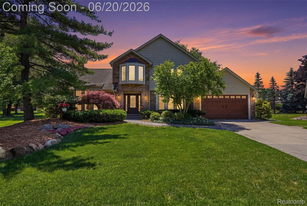 16141 W Blue Skies Drive, Livonia, MI 48154
