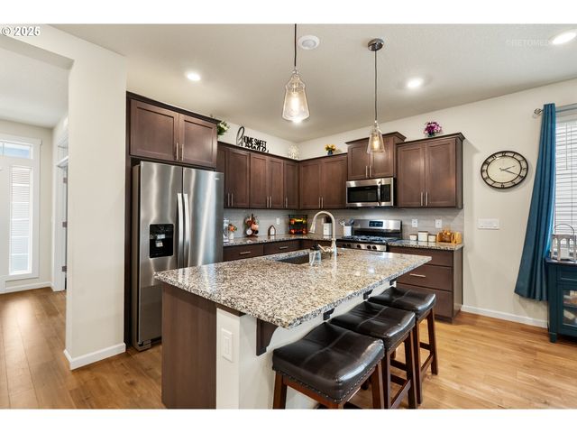 120 Ne 19TH Ave, Canby, OR 97013