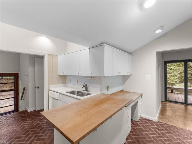 106 Black Oak DR, Williamsburg, VA 23185