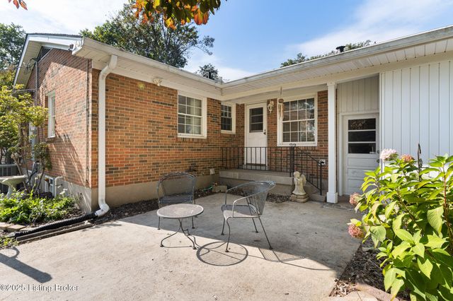 3026 Kaye Lawn Dr, Louisville, KY 40220