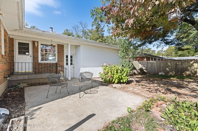 3026 Kaye Lawn Dr, Louisville, KY 40220