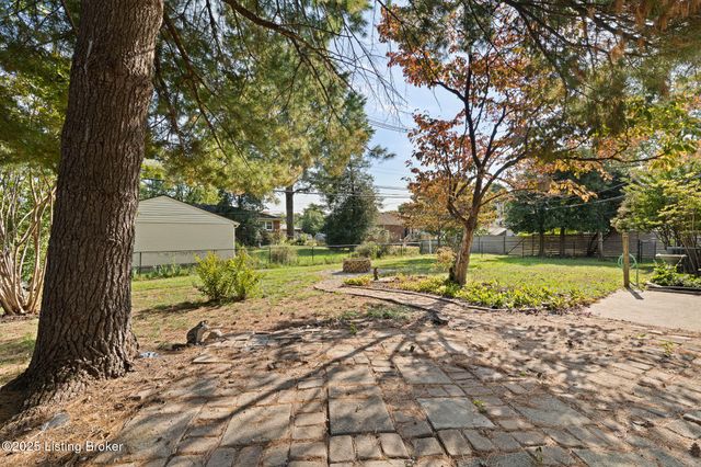 3026 Kaye Lawn Dr, Louisville, KY 40220