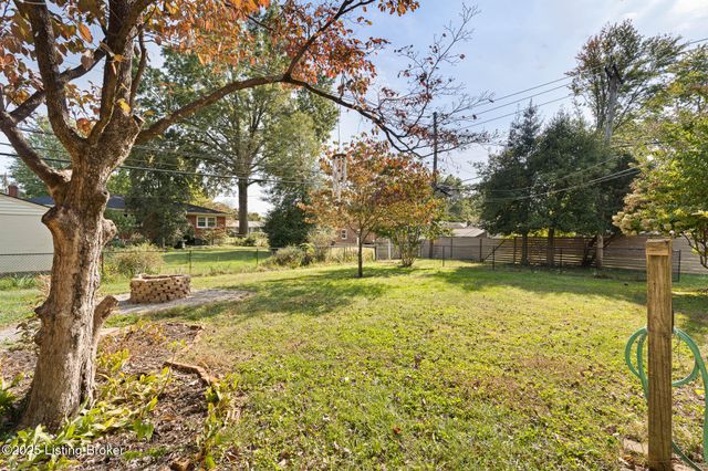 3026 Kaye Lawn Dr, Louisville, KY 40220