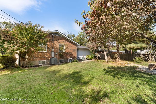 3026 Kaye Lawn Dr, Louisville, KY 40220