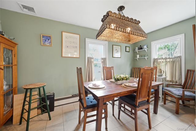 21 King Street, Hampton Bays, NY 11946