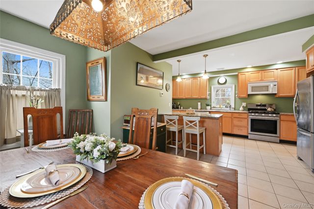 21 King Street, Hampton Bays, NY 11946