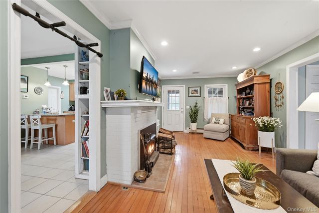 21 King Street, Hampton Bays, NY 11946