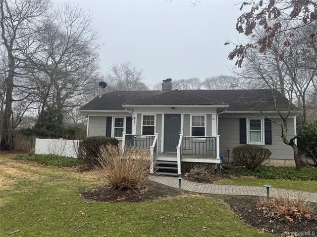 21 King Street, Hampton Bays, NY 11946