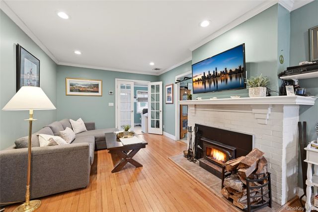 21 King Street, Hampton Bays, NY 11946