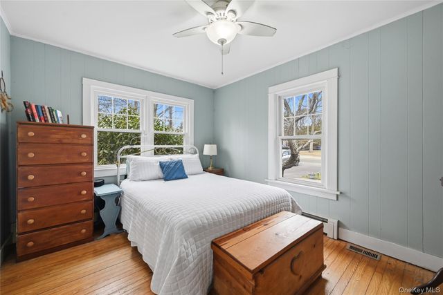 21 King Street, Hampton Bays, NY 11946