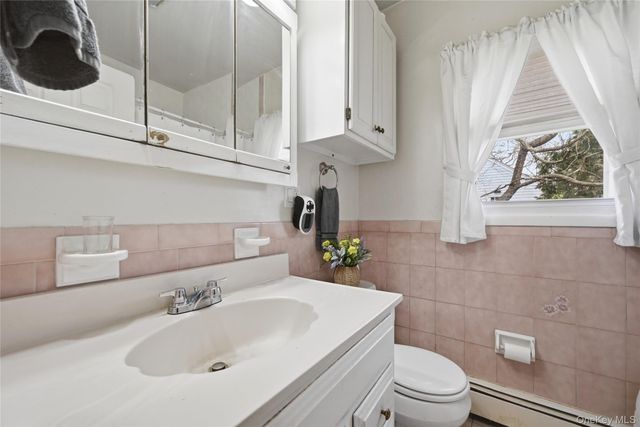 21 King Street, Hampton Bays, NY 11946