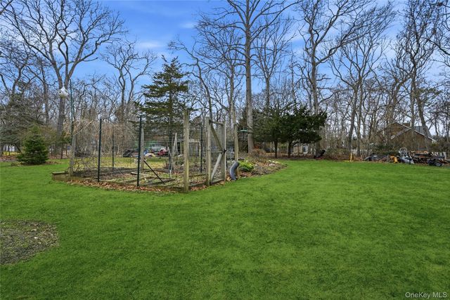 21 King Street, Hampton Bays, NY 11946