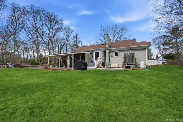 21 King Street, Hampton Bays, NY 11946