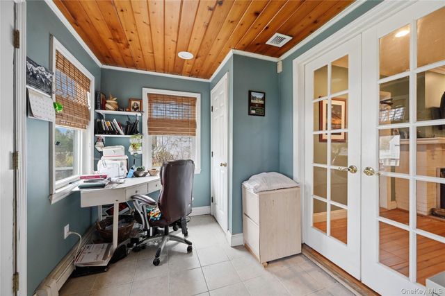 21 King Street, Hampton Bays, NY 11946