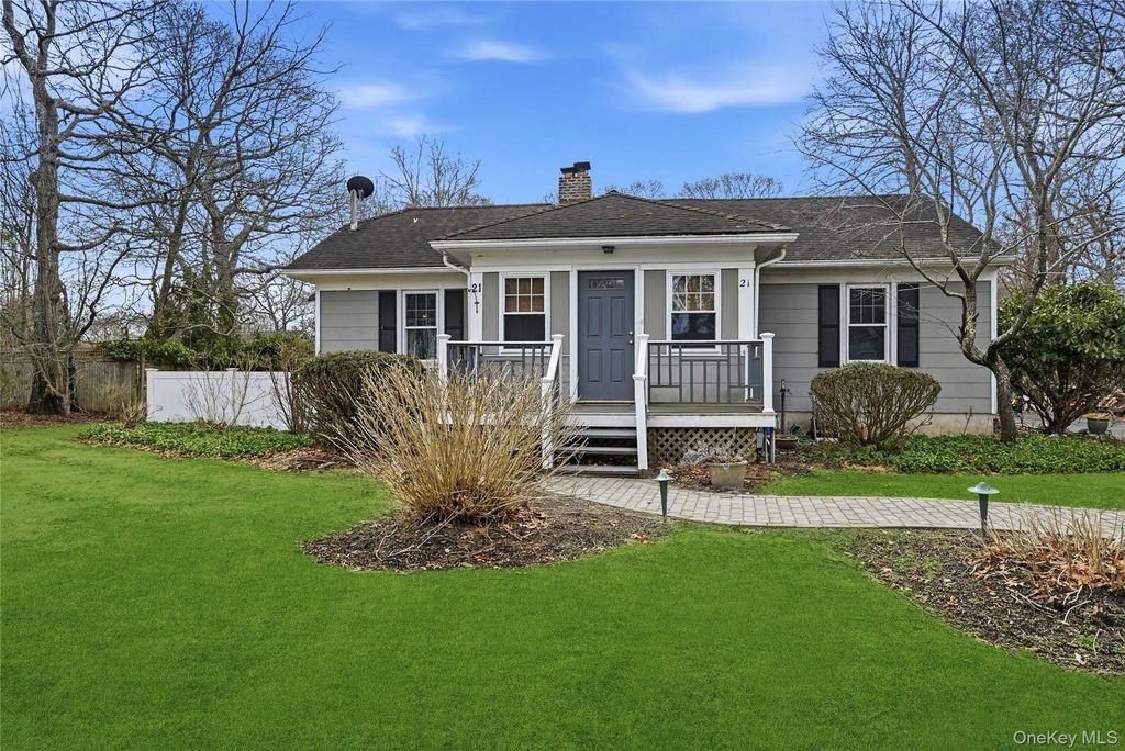 21 King Street, Hampton Bays, NY 11946