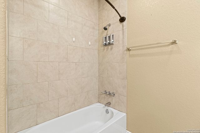 118 Navarro Xing Unit 1B, Seguin, TX 78155