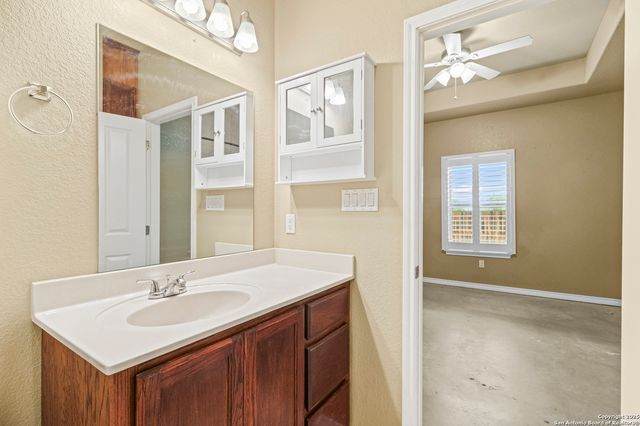 118 Navarro Xing Unit 1B, Seguin, TX 78155