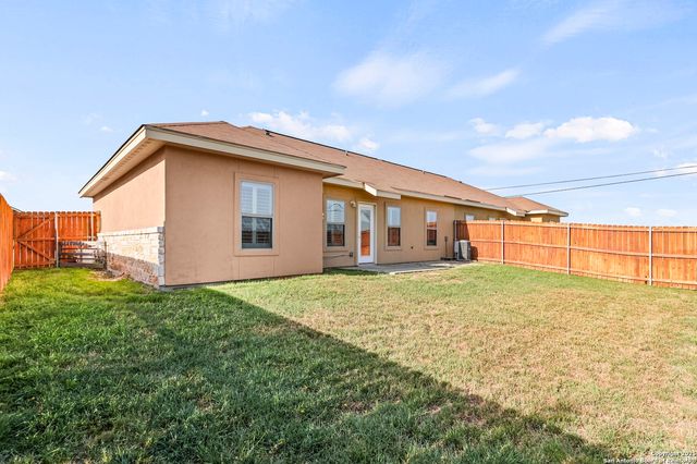 118 Navarro Xing Unit 1B, Seguin, TX 78155