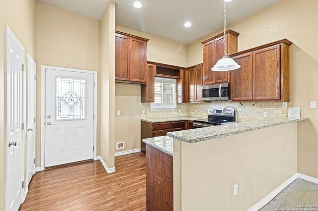 118 Navarro Xing Unit 1B, Seguin, TX 78155