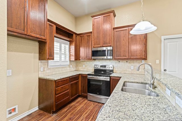118 Navarro Xing Unit 1B, Seguin, TX 78155
