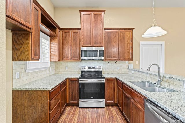 118 Navarro Xing Unit 1B, Seguin, TX 78155
