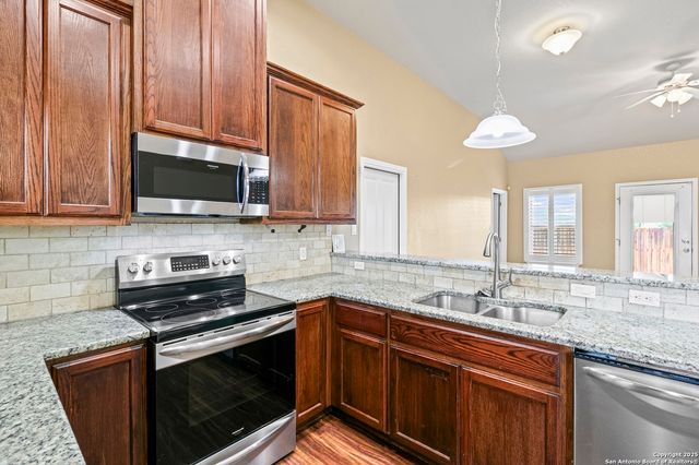 118 Navarro Xing Unit 1B, Seguin, TX 78155