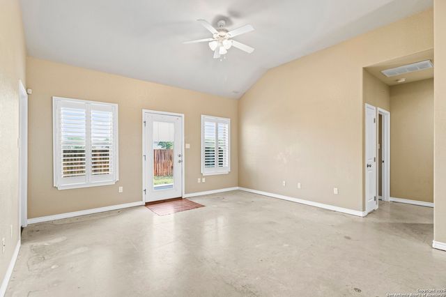 118 Navarro Xing Unit 1B, Seguin, TX 78155