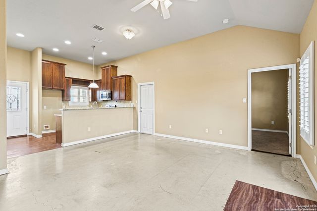 118 Navarro Xing Unit 1B, Seguin, TX 78155