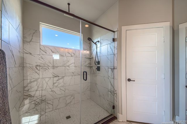 232 Scenic Hills Dr, La Vernia, TX 78121