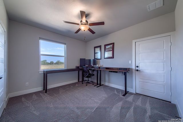 232 Scenic Hills Dr, La Vernia, TX 78121
