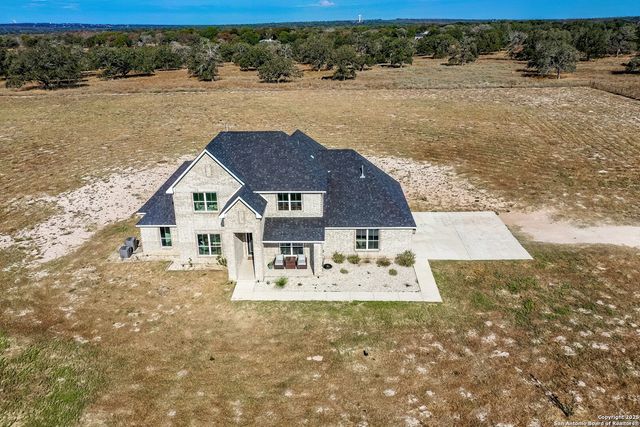 232 Scenic Hills Dr, La Vernia, TX 78121