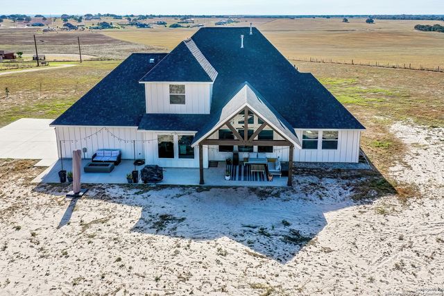 232 Scenic Hills Dr, La Vernia, TX 78121