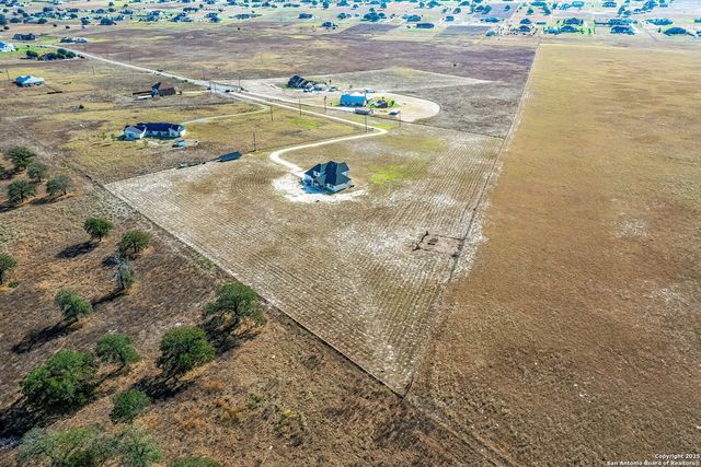232 Scenic Hills Dr, La Vernia, TX 78121