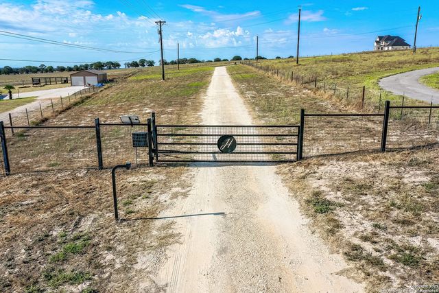 232 Scenic Hills Dr, La Vernia, TX 78121