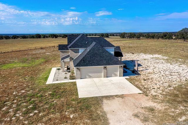 232 Scenic Hills Dr, La Vernia, TX 78121