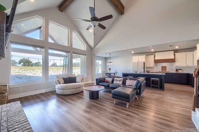 232 Scenic Hills Dr, La Vernia, TX 78121