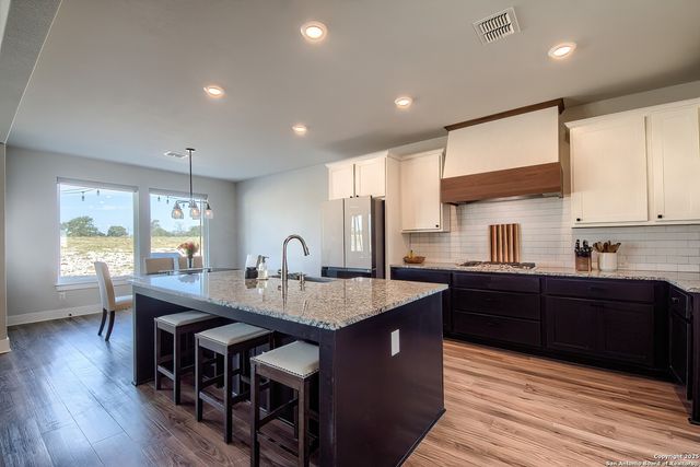 232 Scenic Hills Dr, La Vernia, TX 78121