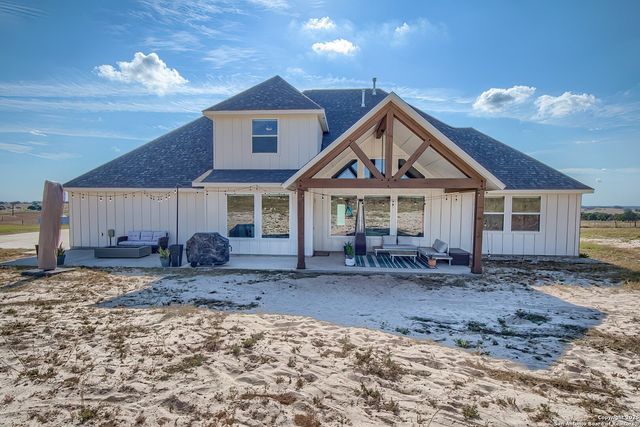 232 Scenic Hills Dr, La Vernia, TX 78121