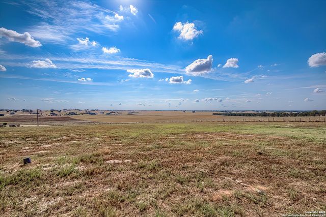 232 Scenic Hills Dr, La Vernia, TX 78121