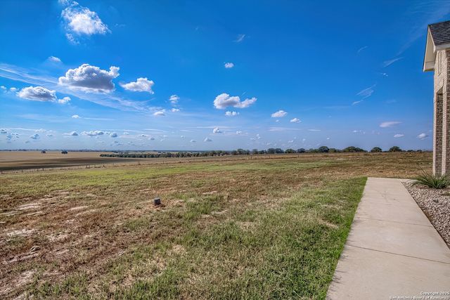 232 Scenic Hills Dr, La Vernia, TX 78121