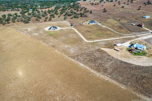 232 Scenic Hills Dr, La Vernia, TX 78121