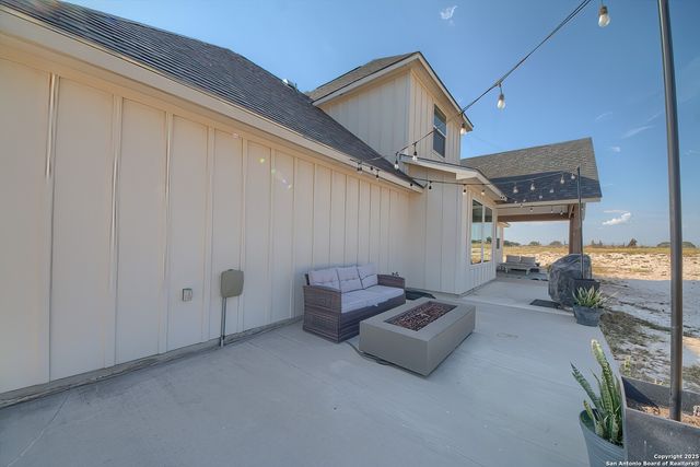 232 Scenic Hills Dr, La Vernia, TX 78121
