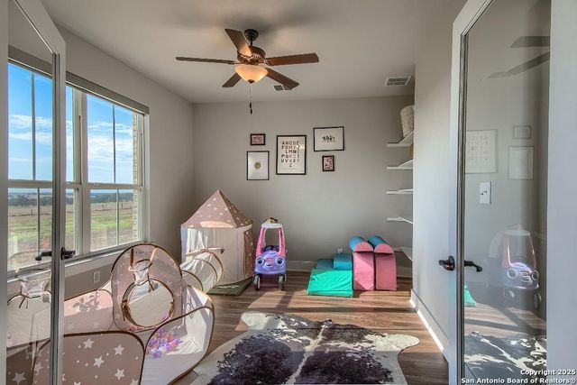 232 Scenic Hills Dr, La Vernia, TX 78121