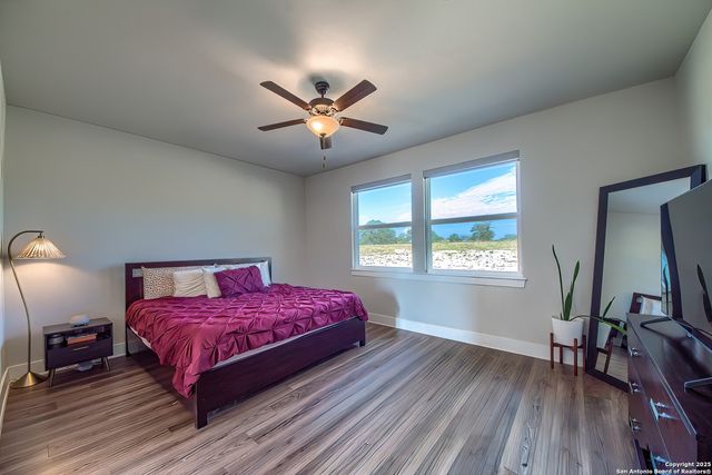 232 Scenic Hills Dr, La Vernia, TX 78121