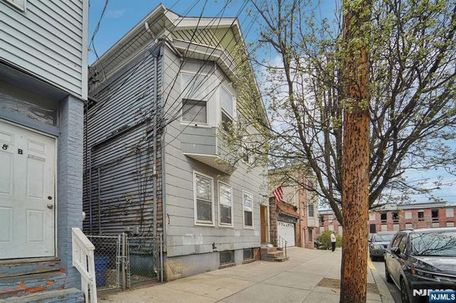 6 4th Street, Passaic, NJ 07055